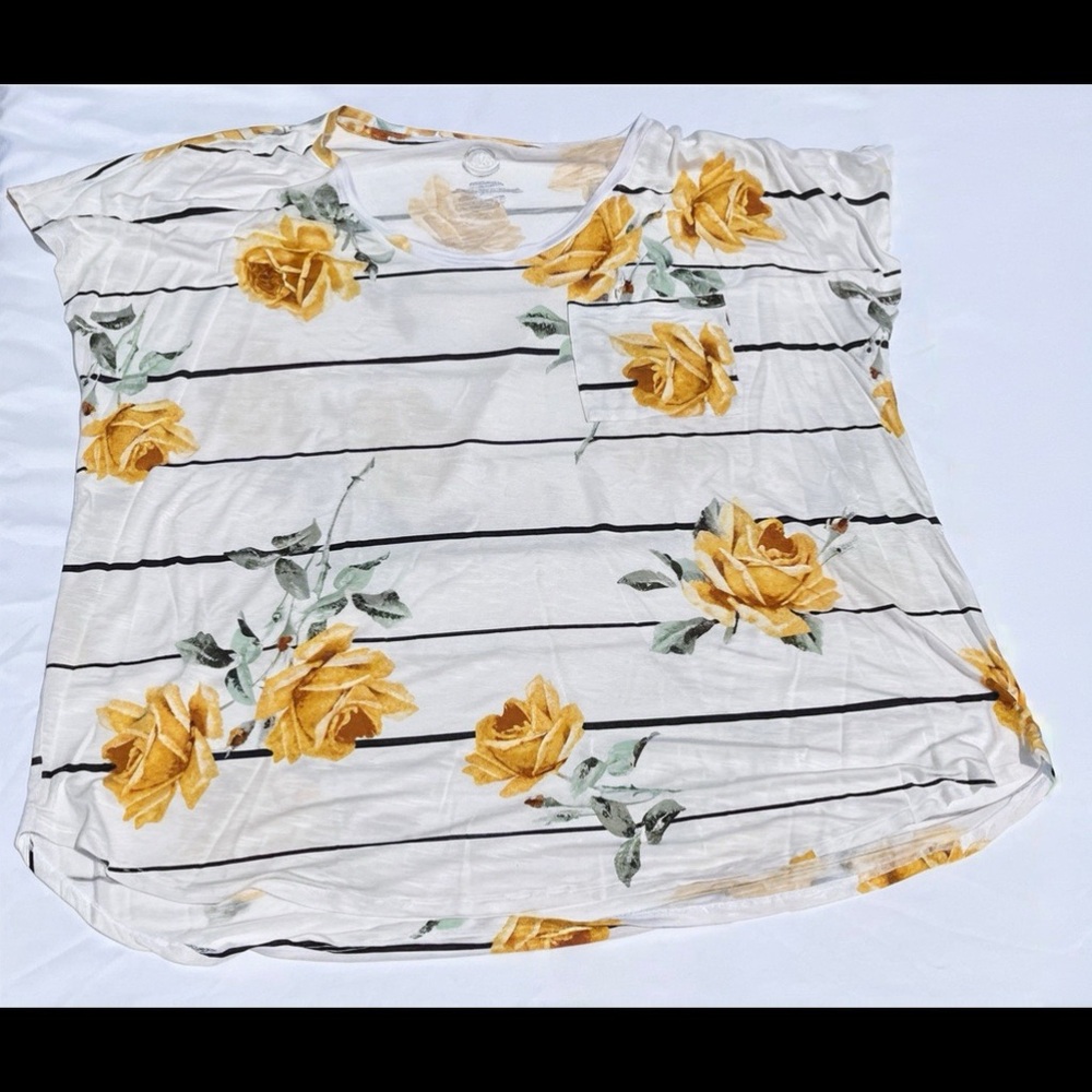 ❗️(3 for $24--Bundle for Offer) 💛 🌹 24/7 Size 2 (20W/22W) Top 🌹 💛 - Picture 2 of 8